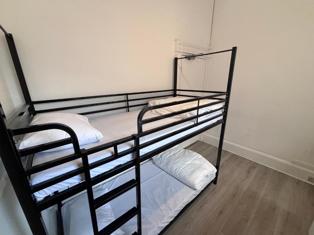 Postel nebo postele na pokoji v ubytování Haymarket Hostel