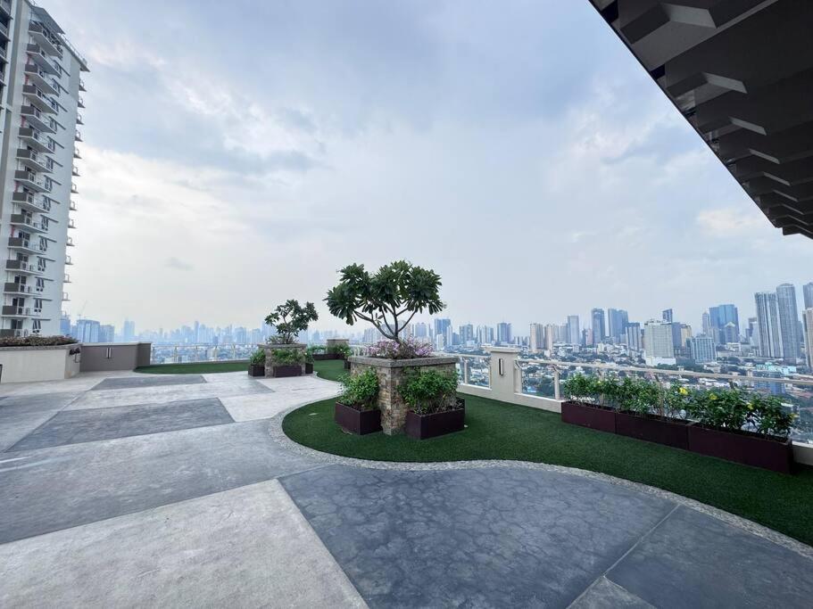 Stylish Condo with Stunning City Views, Manila (updated prices 2026)