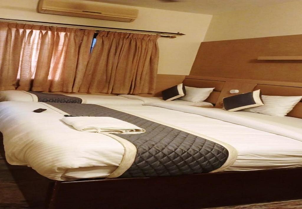 Postel nebo postele na pokoji v ubytování Nestlay Rooms Ambattur