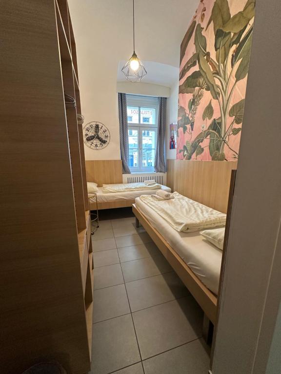 Postel nebo postele na pokoji v ubytování HousingPlus
