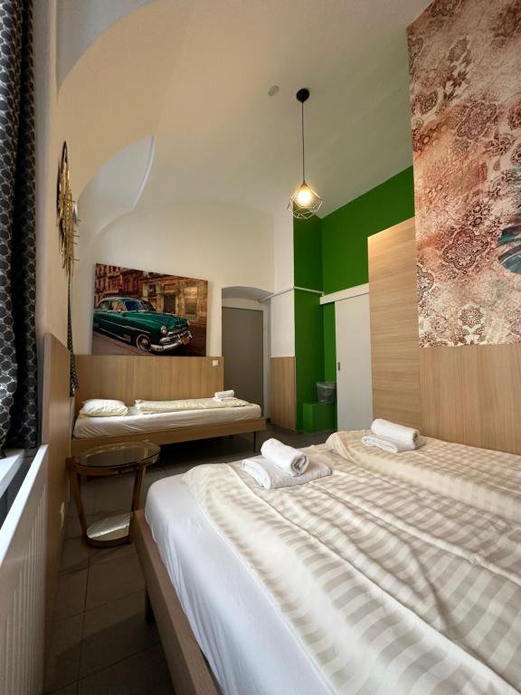 Postel nebo postele na pokoji v ubytování HousingPlus
