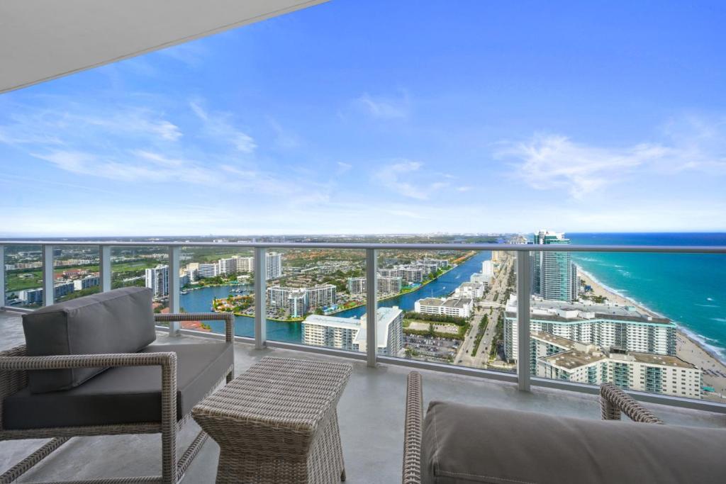 Stunning Oceanfront Penthouse Apartments With Terraces image