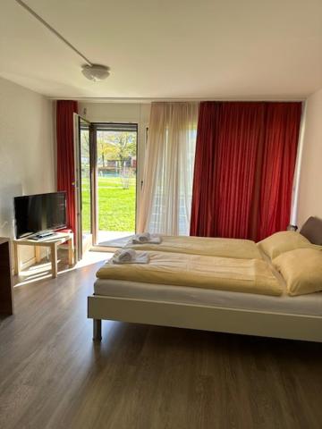 Studio 104 - Riverside - Resim 6