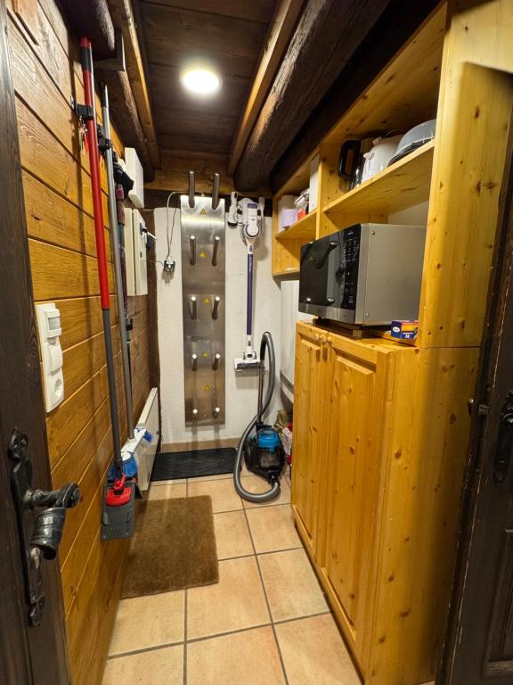 Kuchyň nebo kuchyňský kout v ubytování Ferienhaus Fischerhütte Rassis Feriendorf Donnersbachwald