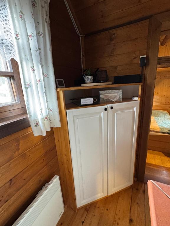 Kuchyň nebo kuchyňský kout v ubytování Ferienhaus Fischerhütte Rassis Feriendorf Donnersbachwald
