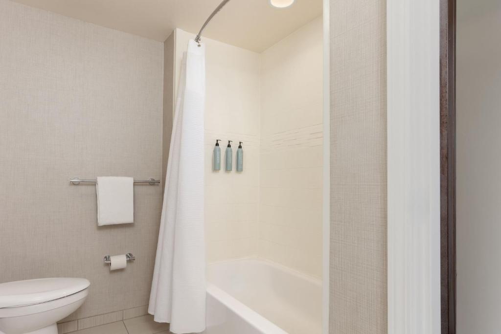 Ein Badezimmer in der Unterkunft Residence Inn by Marriott Las Vegas Airport