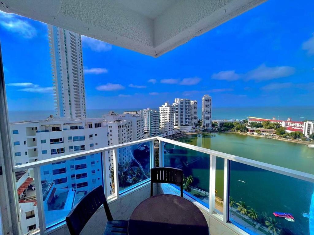 Balkón nebo terasa v ubytování Apartamento hermoso en cartagena el laguito bocagrande con vista al mar