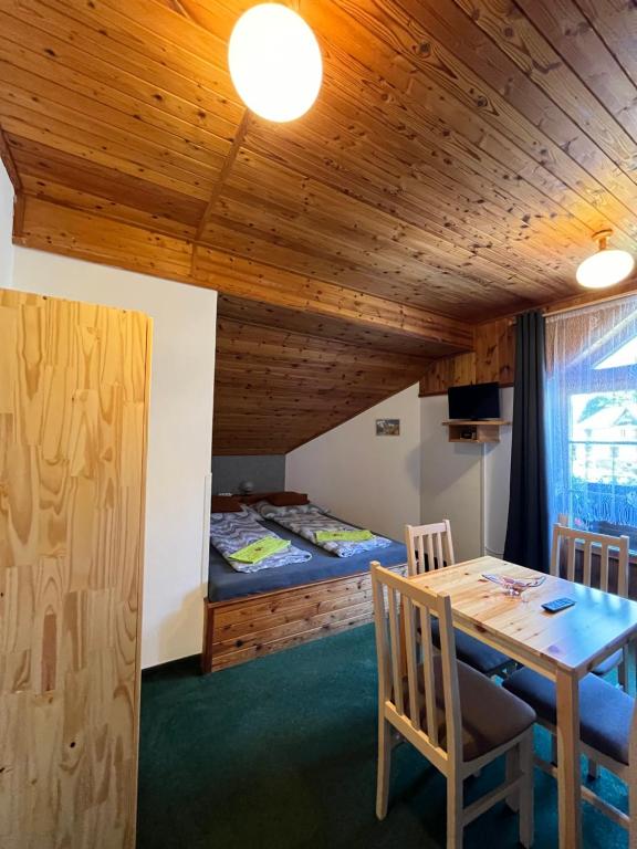 Postel nebo postele na pokoji v ubytování Pension Jitka