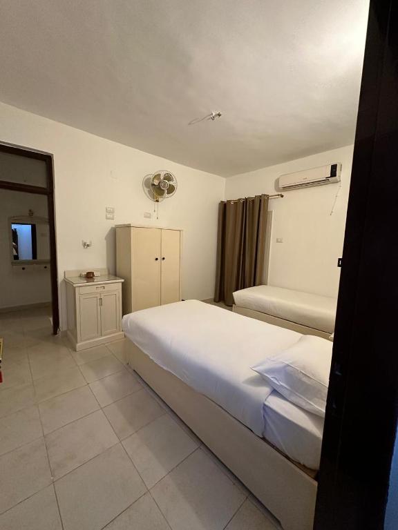 A bed or beds in a room at Matager Guesthouse