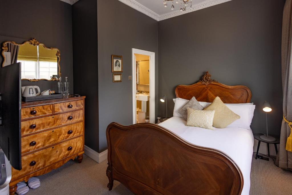 38 St Giles - 