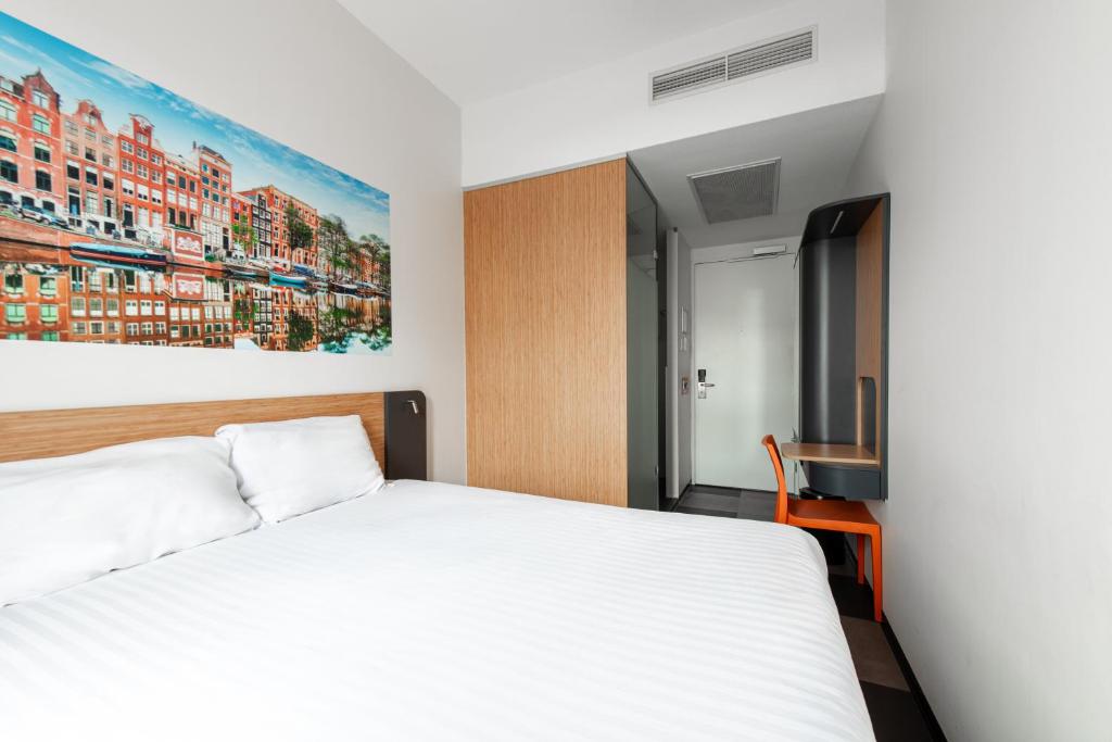 easyHotel Amsterdam Arena Boulevard - Resim 18