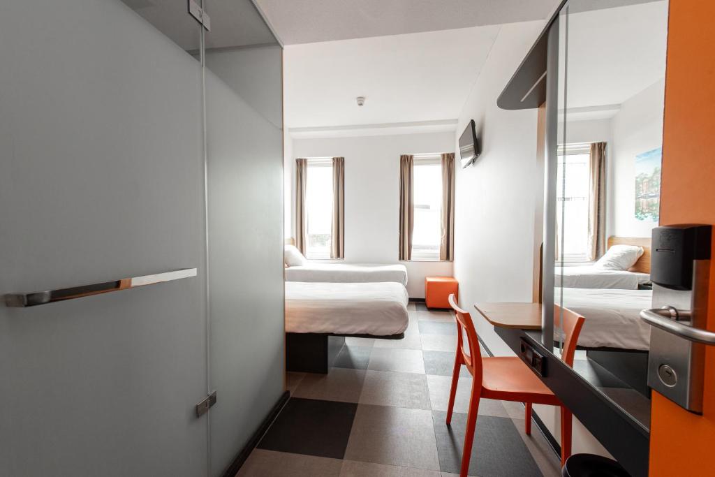 easyHotel Amsterdam Arena Boulevard - Resim 23