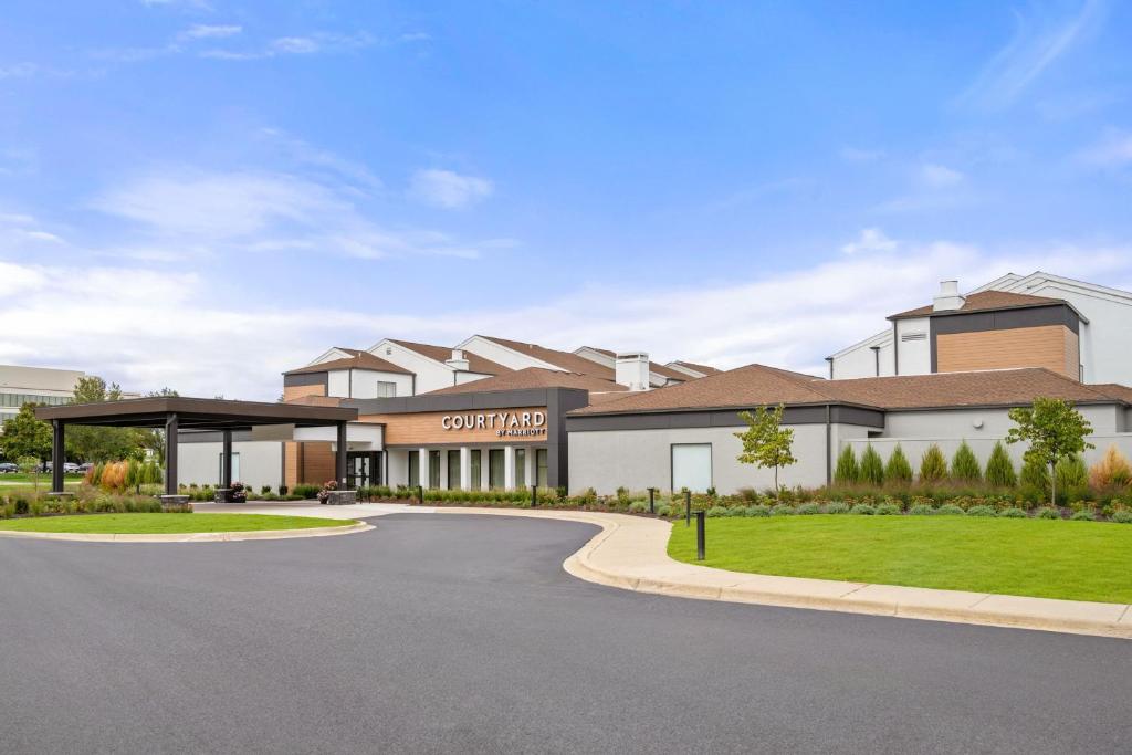 Courtyard by Marriott Detroit Livonia photo