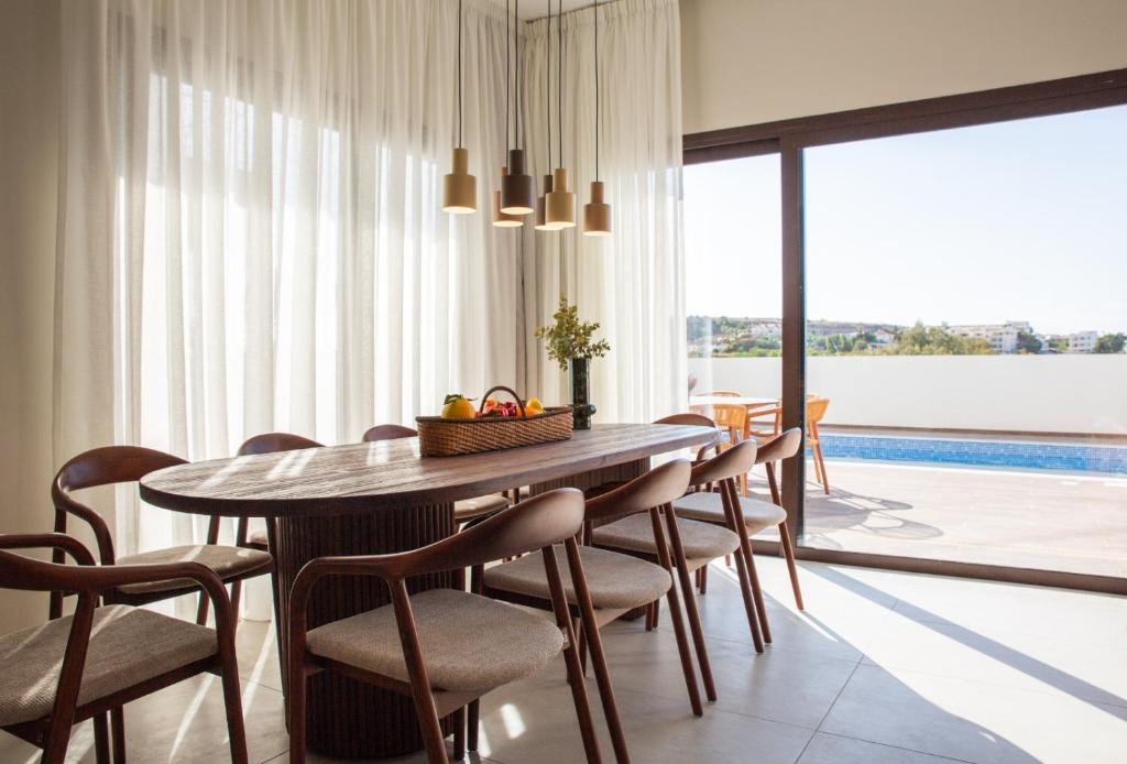 Bazén v ubytování LIV & CO Suites & Villas nebo v jeho okolí