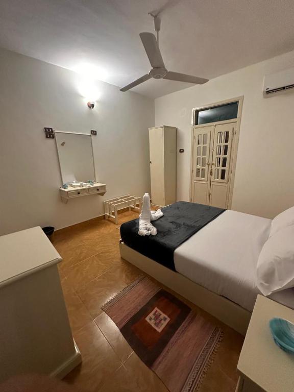 A bed or beds in a room at Matager Guesthouse