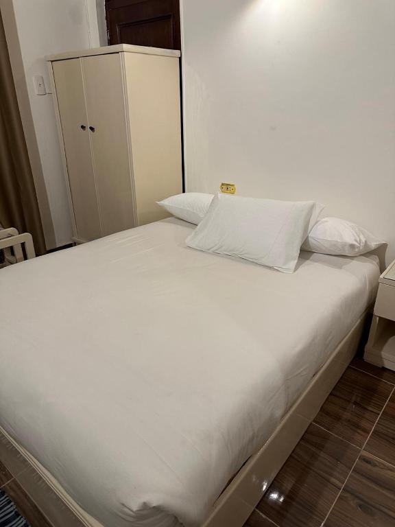 A bed or beds in a room at Matager Guesthouse