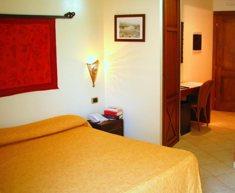 Posteľ alebo postele v izbe v ubytovaní Hotel Il Faro Della Guitgia Tommasino