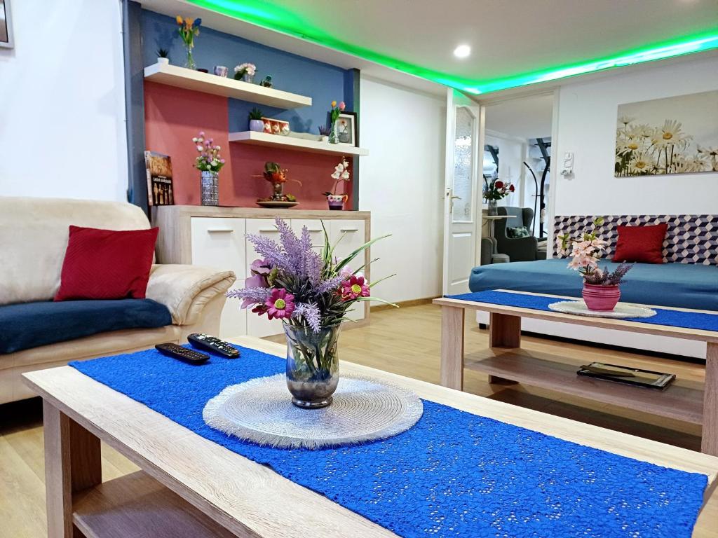 Posedenie v ubytovaní Downtown Acacia str Apartment