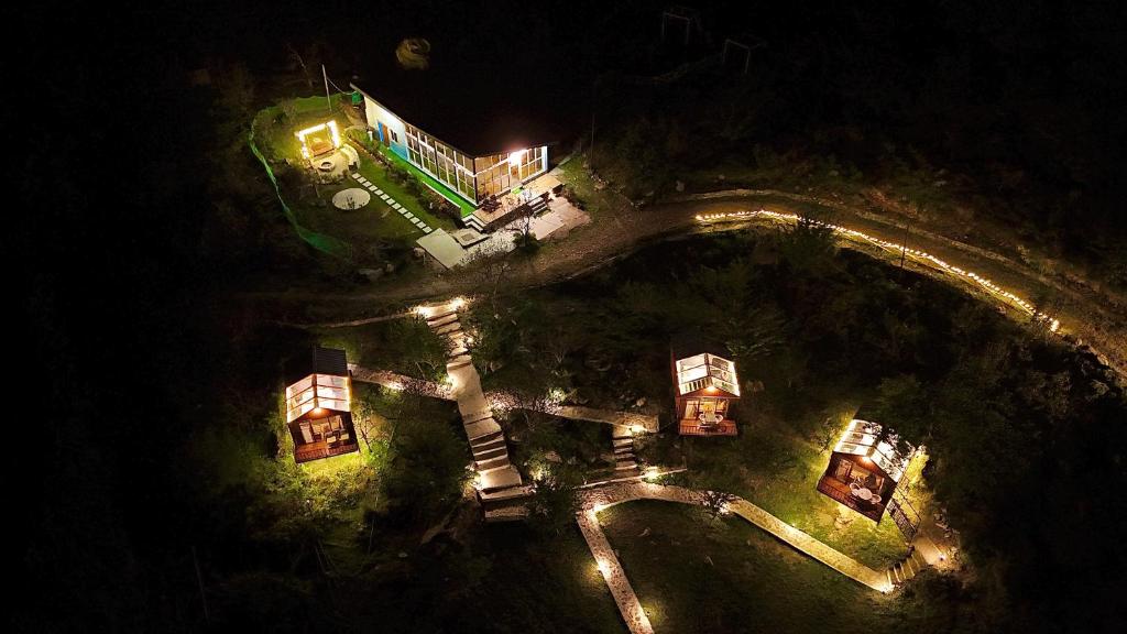 Letecký snímek ubytování Glass Cabins by Urban Monk- Unique Centrally Heated Cabins with Electric Blankets