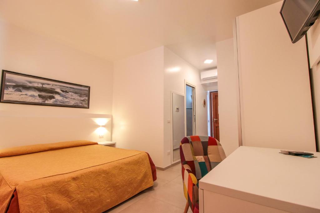 Posteľ alebo postele v izbe v ubytovaní Hotel Il Faro Della Guitgia Tommasino
