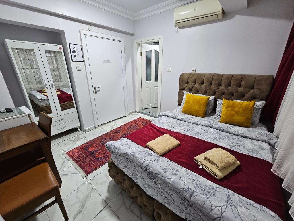 Postel nebo postele na pokoji v ubytování Pembe Hotel