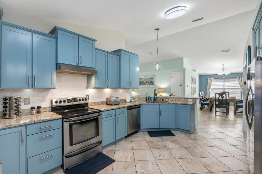 Beautiful Pet Friendly Home! Tropical Pool, Optional Golf Cart & Pool Heat, Minutes to Beach photo