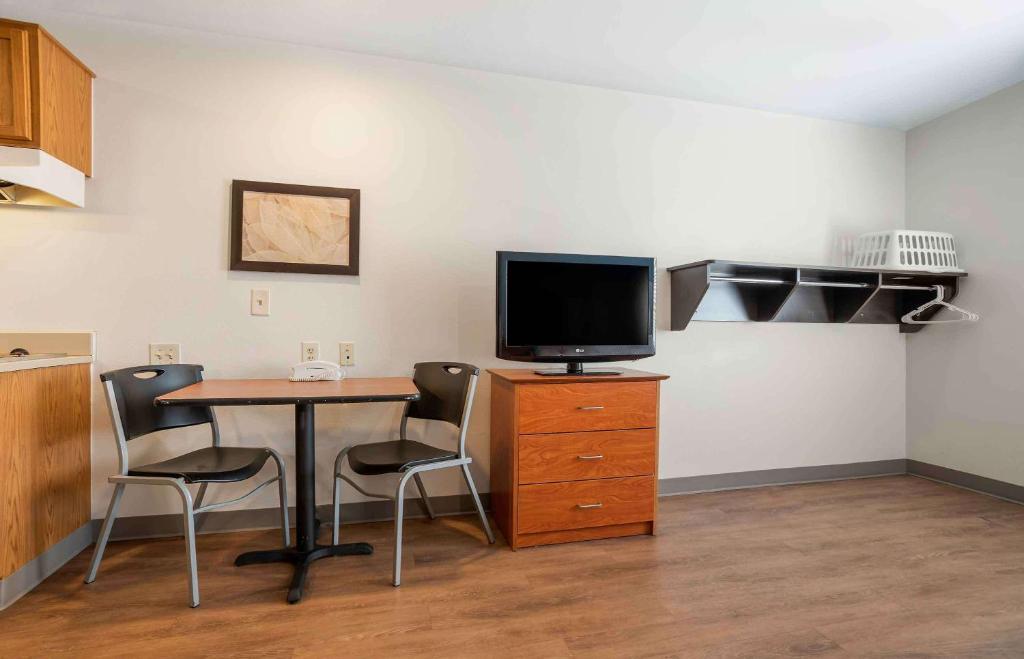 Kuchyň nebo kuchyňský kout v ubytování Extended Stay America Select Suites - Austin - Round Rock