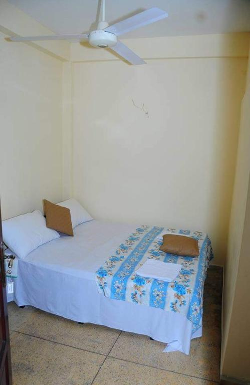 Postel nebo postele na pokoji v ubytování Manimalar Hotel
