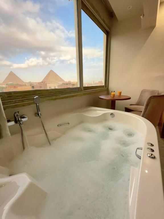 Nespecifikovaný výhled na hory nebo výhled na hory při pohledu z hotelu