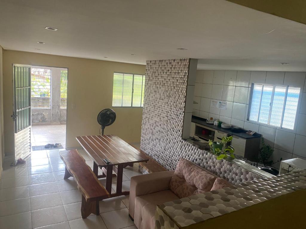 a living room with a couch and a table at Linda casa em Enseada dos Corais in Cabo de Santo Agostinho