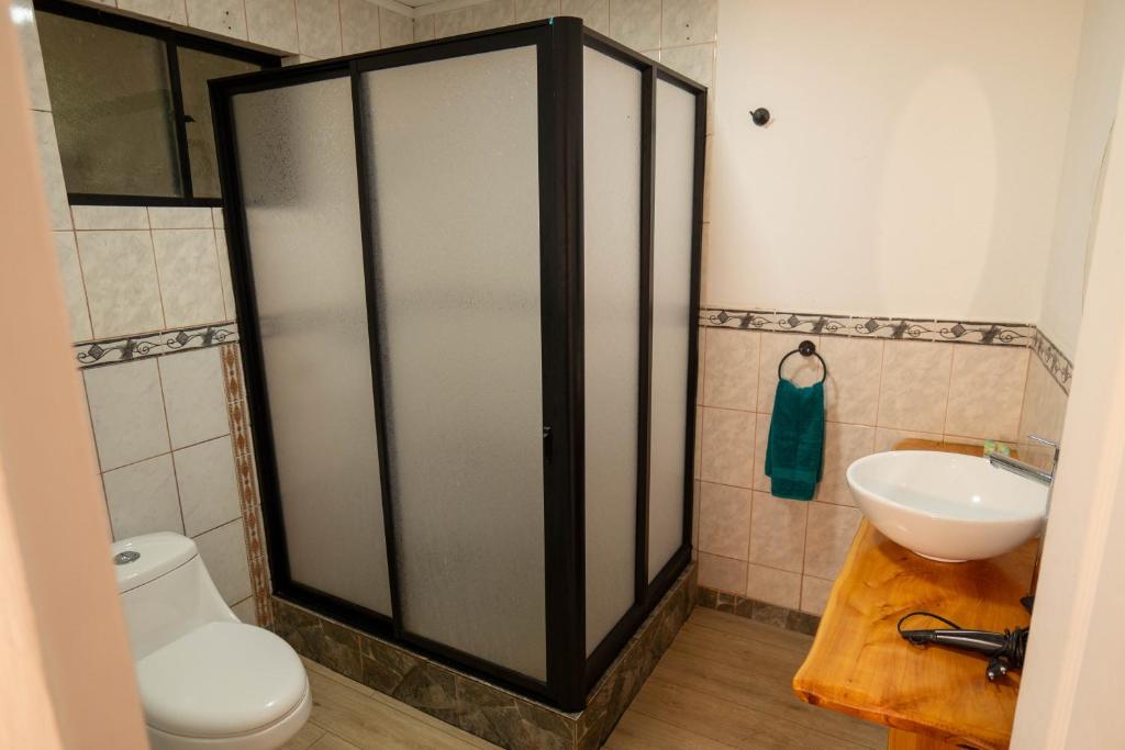 Un baño de Hotel Uka Mana