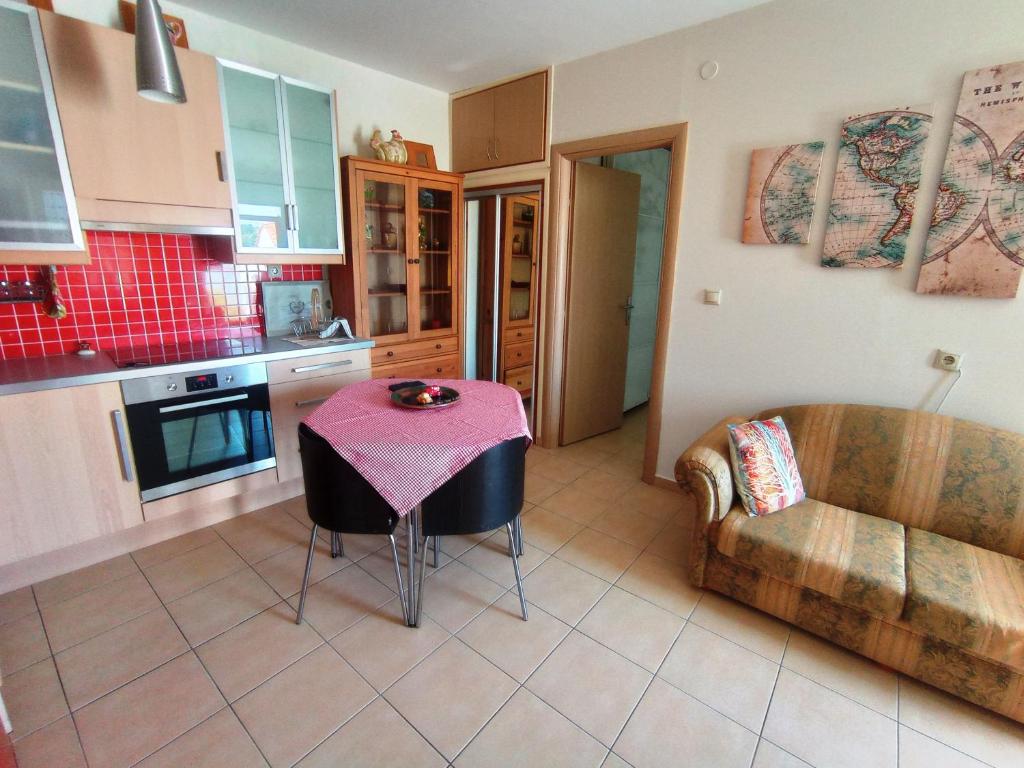 Kuchyň nebo kuchyňský kout v ubytování skiathosrooms-appartments for holidays