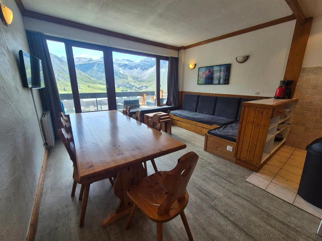 Televízia a/alebo spoločenská miestnosť v ubytovaní Spacieux appartement 10 pers., skis aux pieds, balcon sud, Tignes Le Lac - FR-1-502-488