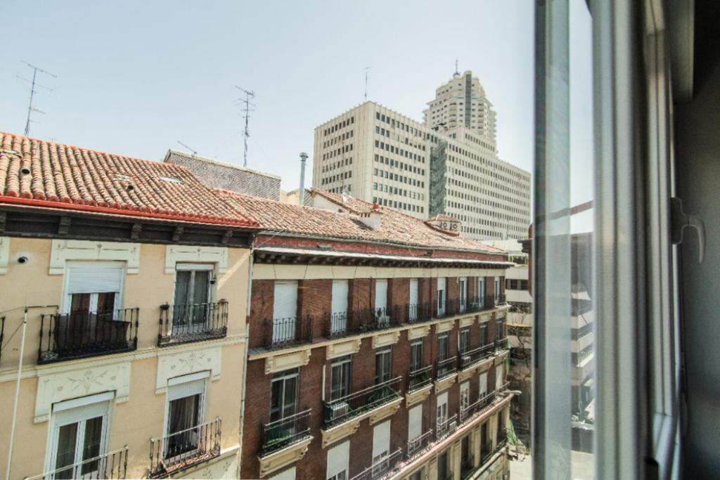 Nespecifikovaný výhled na destinaci Madrid nebo výhled na město při pohledu z apartmánu