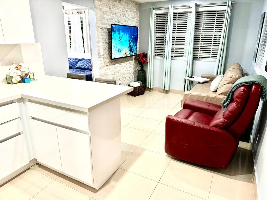 Gallery image of Secret gardens guest house in Tamiami