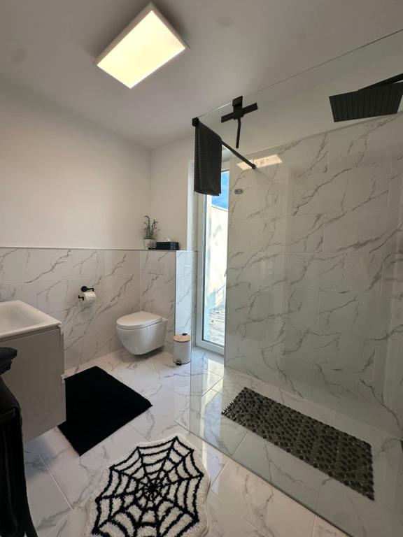 Koupelna v ubytování White Luxury Villa