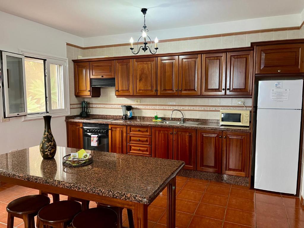 Kuchyň nebo kuchyňský kout v ubytování Apartamentos Los Verodes