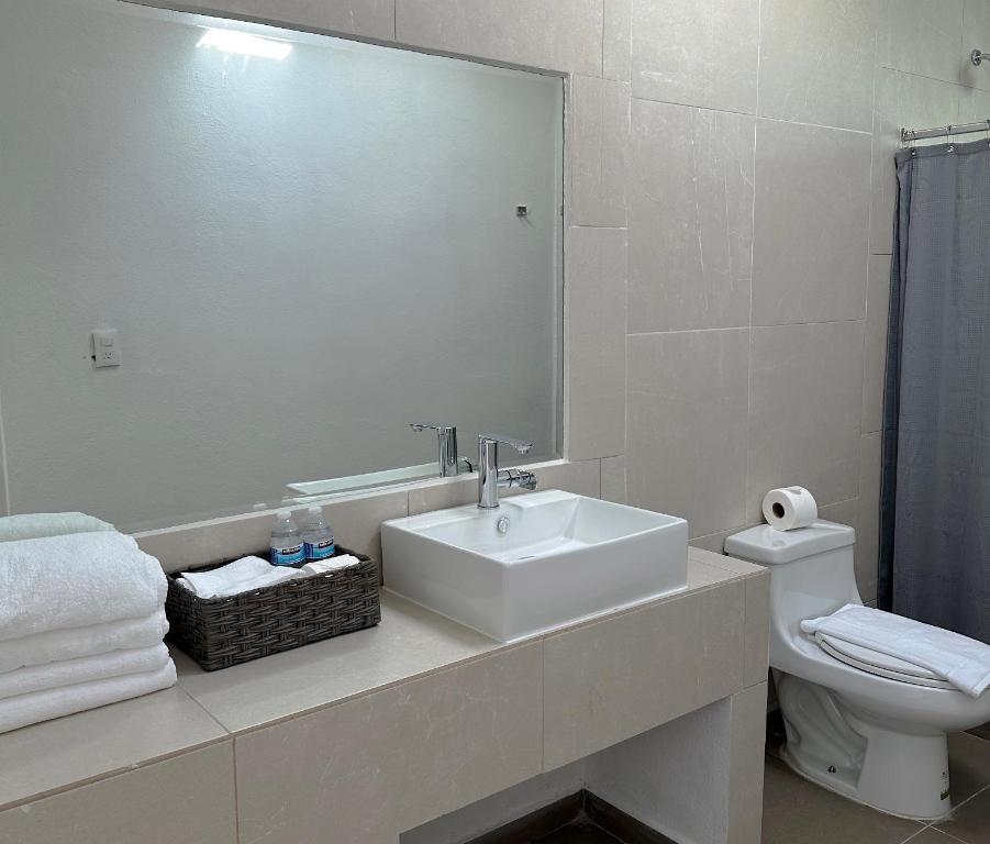 Koupelna v ubytování DUNAMIS HOTEL