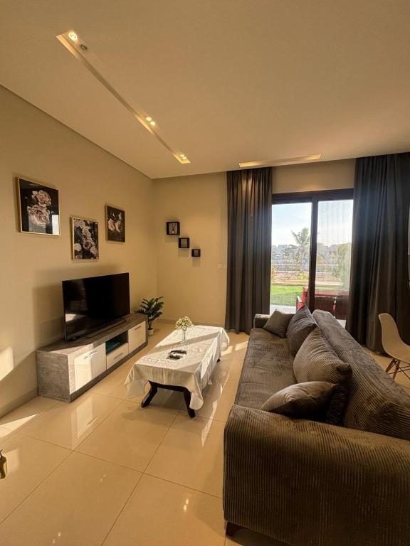 TV a/nebo společenská místnost v ubytování Hawana Salalah Resort - Acacia 5