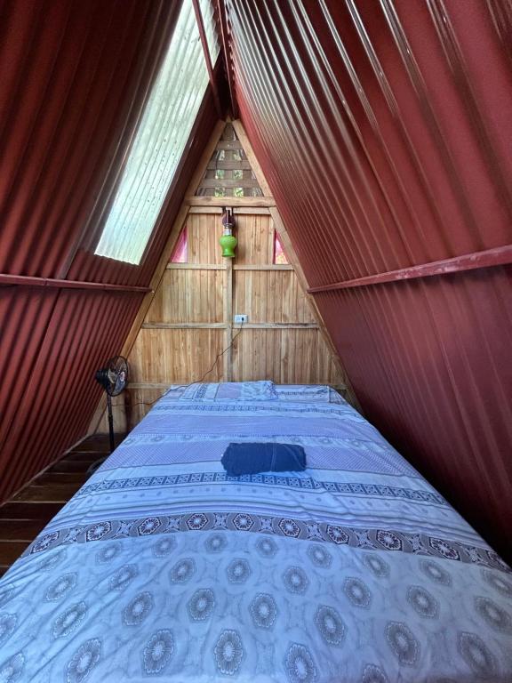 Postel nebo postele na pokoji v ubytování Ballena Oasis Homes & Glamping