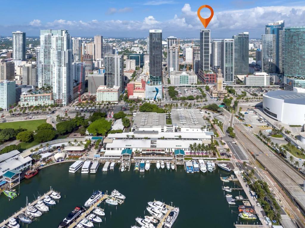 Hotel Modern 1BR apartment with Breathtaking Views Heart of downtown, an aerial view of a marina with a city at Modern 1BR apartment with Breathtaking Views Heart of downtown in Miami