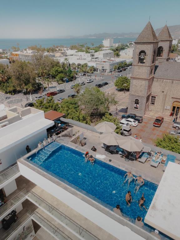 Bazén v ubytování Hotel Catedral La Paz nebo v jeho okolí