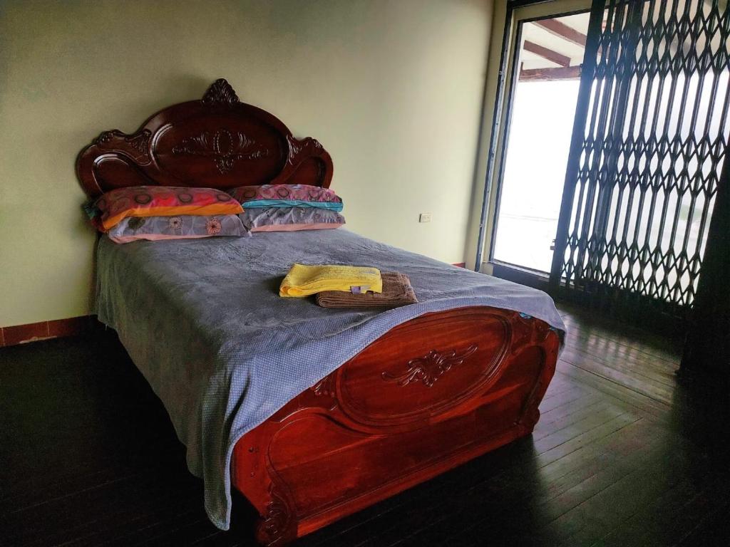 Giường trong phòng chung tại Castelnuovo villa del mar