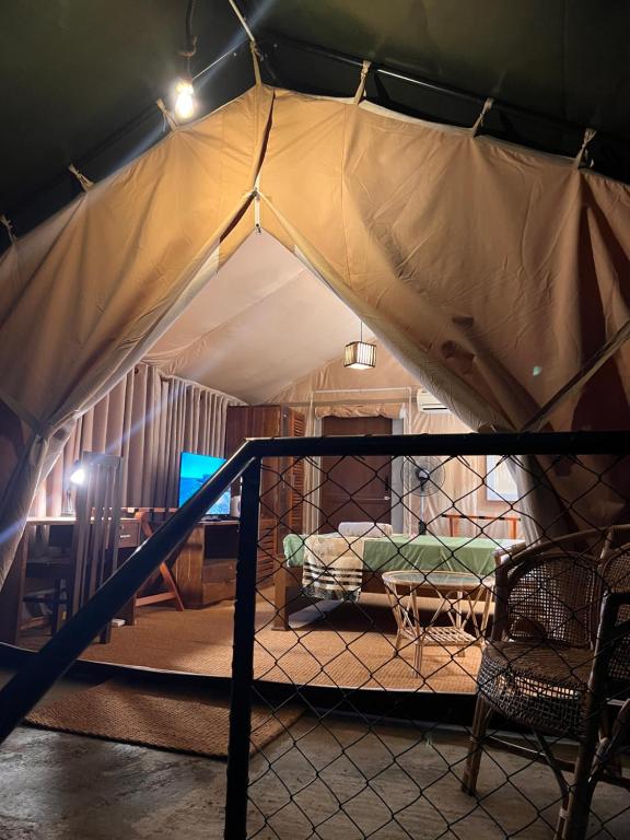 Posezení v ubytování AT ONE - with Nature Glamping Resort