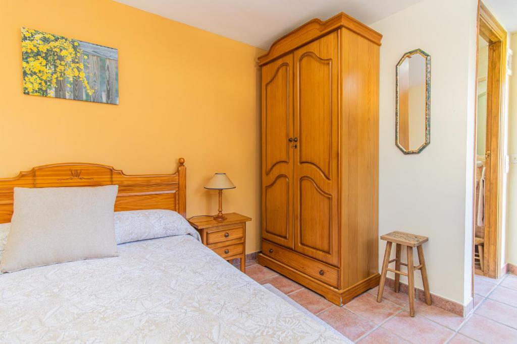 Rúm í herbergi á Casa El Pajar I y II