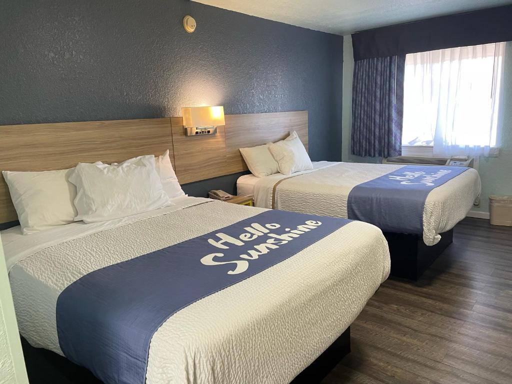 Days Inn by Wyndham Pratt - Habitación Queen Con Dos Camas Queen - Fumar