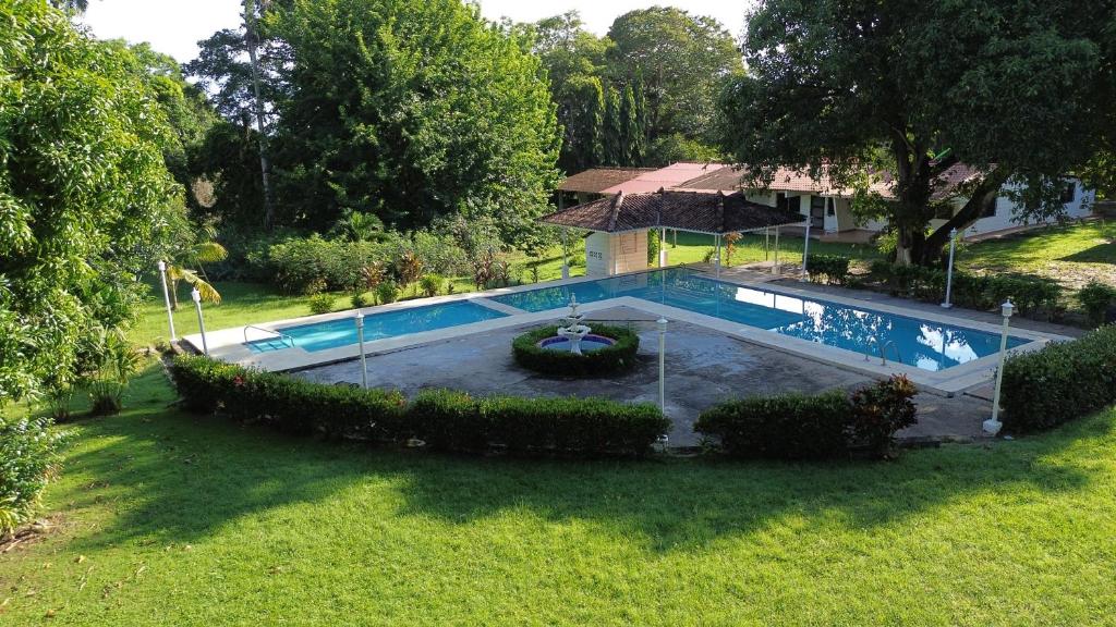 Bazén v ubytování Las Palmeras nebo v jeho okolí