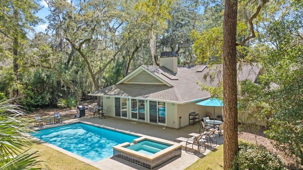 an overhead view of a house with a swimming pool at Vicino al Mare in Hilton Head Island