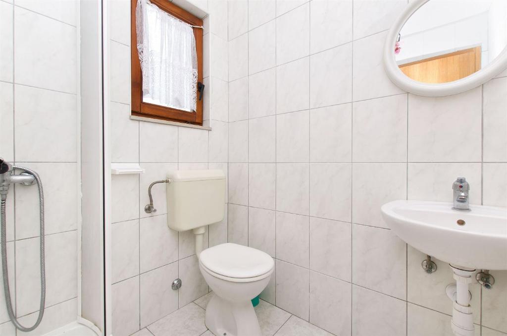 Kúpeľňa v ubytovaní Apartments Neva