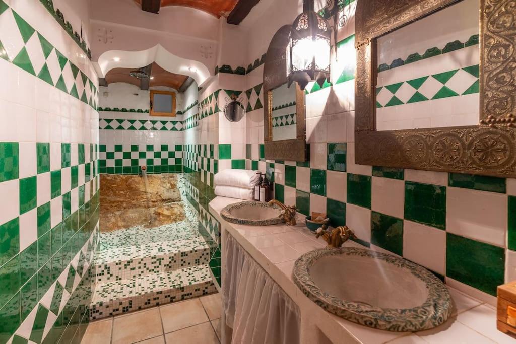 Ένα μπάνιο στο La Casa Verda